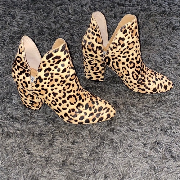 STEVE MADDEN BOOTIES! - Picture 2 of 4